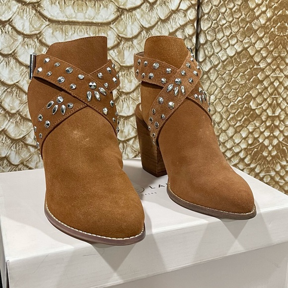 Chinese Laundry Studded Bootie
RUSTY BROWN / 8.5 - Picture 9 of 12